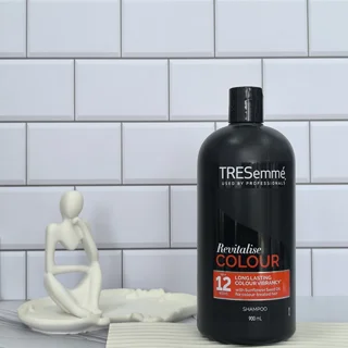 شامپو موهای رنگ شده ترزمه ۹۰۰میل TRESemme revitalise colour