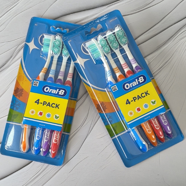 مسواک اورالبی ۴قلو oral-b