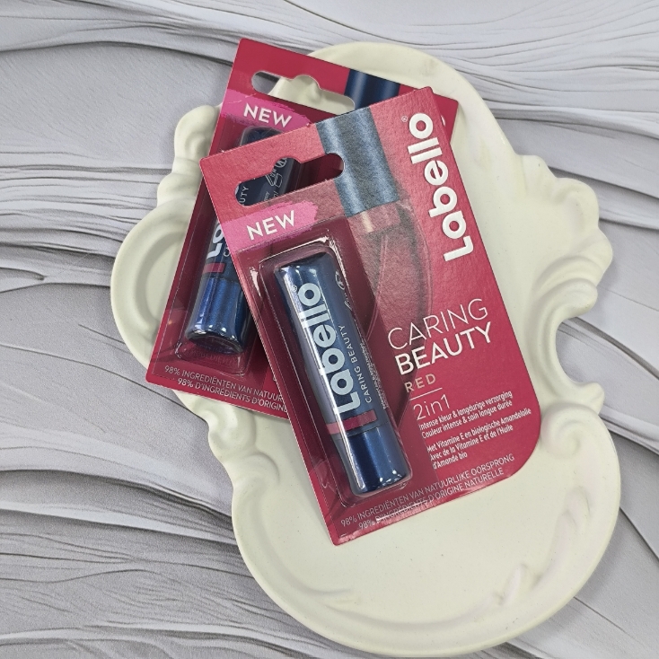 بالم لب لابلو قرمز ۵.۵میل CARING BEAUTY