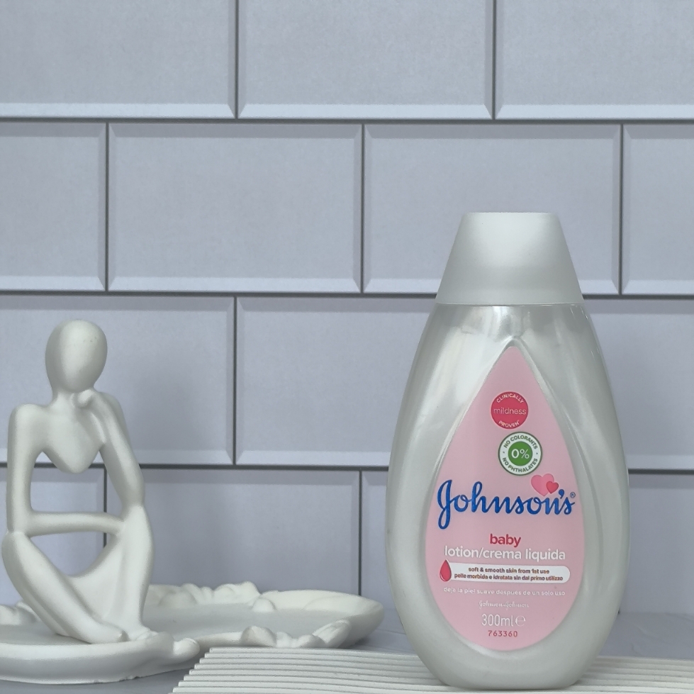 لوسیون وکرم بدن بچه جانسون ۳۰۰میل lotion johnson